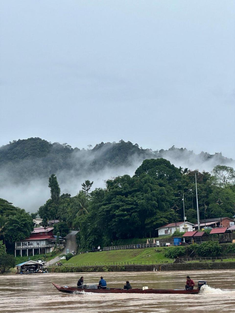 Teresek View Motel Kuala Tahan Bagian luar foto